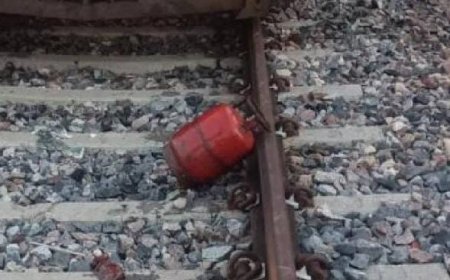 Breaking News: ಹಳಿ ಮೇಲೆ ಸಿಲಿಂಡರ್ ಇಟ್ಟು ರೈಲು ಉರುಳಿಸೋ ಯತ್ನ!