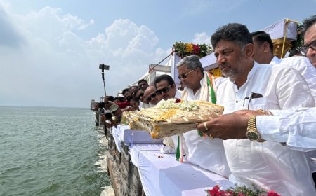 Tungabhadra Dam: ಸಿಎಂ ಸಿದ್ದರಾಮಯ್ಯ, ಡಿಸಿಎಂ ಡಿಕೆಶಿ ತುಂಗಭದ್ರಾ ಡ್ಯಾಂಗೆ ಬಾಗಿನ ಅರ್ಪಣೆ