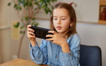 Mobile Addiction: ನಿಮ್ಮ ಮಗು ಮೊಬೈಲ್ ಅಡಿಕ್ಟ್ ಆಗಿದ್ಯಾ!?ಹಾಗಿದ್ರೆ ಹೀಗೆ ಮಾಡಿ ಸಾಕು!