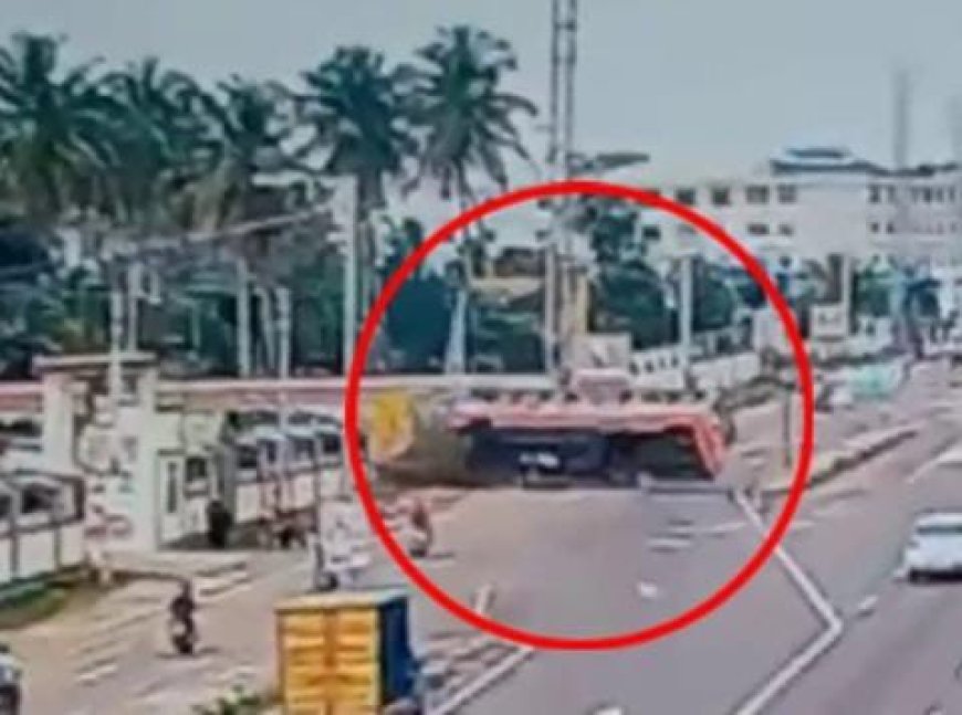 ನಡುರಸ್ತೆಯಲ್ಲೇ ಪಲ್ಟಿ ಹೊಡೆದ KSRTC ಬಸ್: 20ಕ್ಕೂ ಹೆಚ್ಚು ಜನರ ಸ್ಥಿತಿ ಗಂಭೀರ!