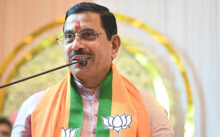 ನುಸುಳುಕೋರರು ಭಾರತಕ್ಕೆ ನುಗ್ಗುವುದಕ್ಕೆ ಕಡಿವಾಣ ಹಾಕಿದ್ದೇ ಬಿಜೆಪಿ ಸರ್ಕಾರ: ಪ್ರಲ್ಹಾದ್ ಜೋಶಿ