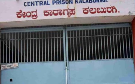 ಕಲಬುರ್ಗಿ ಜೈಲಿನ ಬಿಂದಾಸ್ ಲೈಫ್: ಮೊಬೈಲ್, ಗಾಂಜಾ ಬಳಸುತ್ತಾ ಕೈದಿಗಳು ಎಂಜಾಯ್!