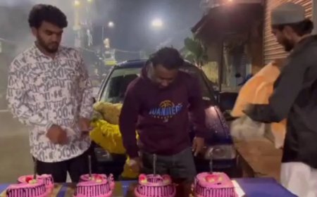 ತಲ್ವಾರ್ʼನಿಂದ ಕೇಕ್ ಕತ್ತರಿಸಿ ಹುಟ್ಟುಹಬ್ಬ ಆಚರಣೆ! ಪಟಾಕಿ ಸಿಡಿಸಿ ಯುವಕರ ಹುಚ್ಚಾಟ