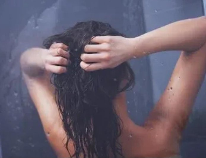 ಸಂಪೂರ್ಣ ಬೆತ್ತಲೆಯಾಗಿ ಸ್ನಾನ ಮಾಡಬಾರ್ದಂತೆ: ಜ್ಯೋತಿಷ್ಯ ಶಾಸ್ತ್ರ ಹೇಳುವುದು ಹೀಗೆ!? 