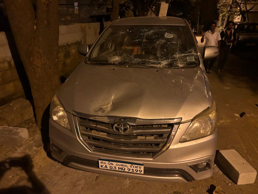 ಬೆಂಗಳೂರಿನಲ್ಲಿ ಮಿತಿಮೀರಿದ ಕಿಡಿಗೇಡಿಗಳ ಅಟ್ಟಹಾಸ: ಮನೆ ಮುಂದೆ ನಿಲ್ಲಿಸಿದ್ದ ಕಾರಿನ ಗಾಜುಗಳು ಪುಡಿ ಪುಡಿ!