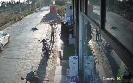 ರಸ್ತೆಯಲ್ಲಿದ್ದ ಬಾಲಕನಿಗೆ ಕಾರು ಡಿಕ್ಕಿ: 50 ಅಡಿ ದೂರಕ್ಕೆ ಹಾರಿಬಿದ್ದ ಹುಡುಗ! ಆಮೇಲೇನಾಯ್ತು!?