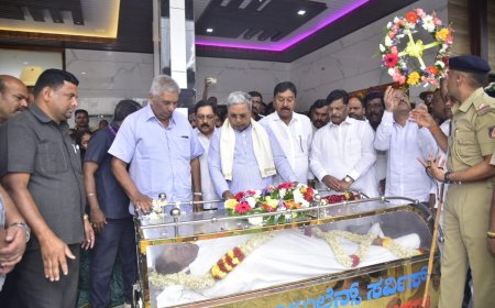 Former MLA S Jayanna: ಅಗಲಿದ ಆಪ್ತ ಗೆಳೆಯನಿಗೆ ಅಂತಿಮ ನಮನ ಸಲ್ಲಿಸಿದ ಸಿಎಂ ಸಿದ್ದರಾಮಯ್ಯ.!