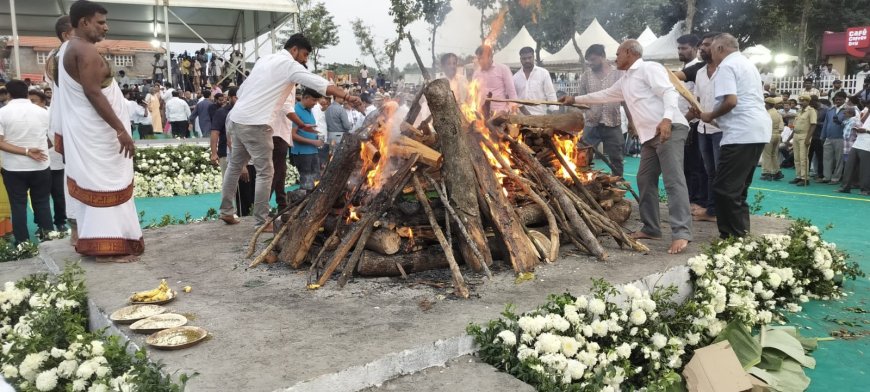 SM ಕೃಷ್ಣ ಪಂಚಭೂತಗಳಲ್ಲಿ ಲೀನ: ಸಕಲ ಸರ್ಕಾರಿ ಗೌರವದೊಂದಿಗೆ ಅಂತ್ಯಕ್ರಿಯೆ