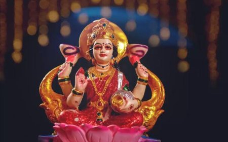 ಲಕ್ಷ್ಮೀ ಪೂಜೆ ವೇಳೆ ಈ ವಸ್ತುಗಳನ್ನು ತಪ್ಪದೇ ಬಳಸಿ: ಹಣ, ಐಶ್ವರ್ಯಕ್ಕೆ ಎಂದೂ ಕೊರತೆ ಬರಲ್ಲ!