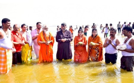 ಮಹಾ ಕುಂಭಮೇಳ: ಸಂಗಮದಲ್ಲಿ ಮಿಂದೆದ್ದ ಡಿಕೆ ಶಿವಕುಮಾರ್ ದಂಪತಿ!