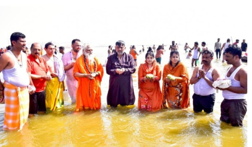 ಮಹಾ ಕುಂಭಮೇಳ: ಸಂಗಮದಲ್ಲಿ ಮಿಂದೆದ್ದ ಡಿಕೆ ಶಿವಕುಮಾರ್ ದಂಪತಿ!
