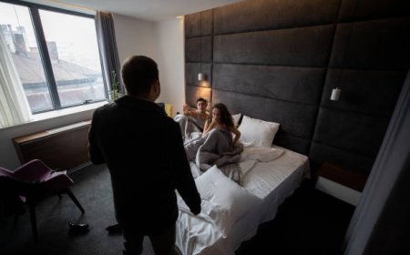 ಪ್ರಿಯಕರನ ಜೊತೆ ರೂಂನಲ್ಲಿ ರೆಡ್‌ ಹ್ಯಾಂಡ್‌ ಆಗಿ ಸಿಕ್ಕಿಬಿದ್ದ ಹೆಂಡತಿ..! ಮುಂದೇನಾಯ್ತು..?