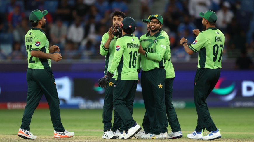 Pakistan: ಪಾಕ್ ಆಟಗಾರರಿಗೆ PCBಯಿಂದ 33 ಲಕ್ಷ ರೂ. ದಂಡ..! ಯಾಕೆ ಗೊತ್ತಾ..?