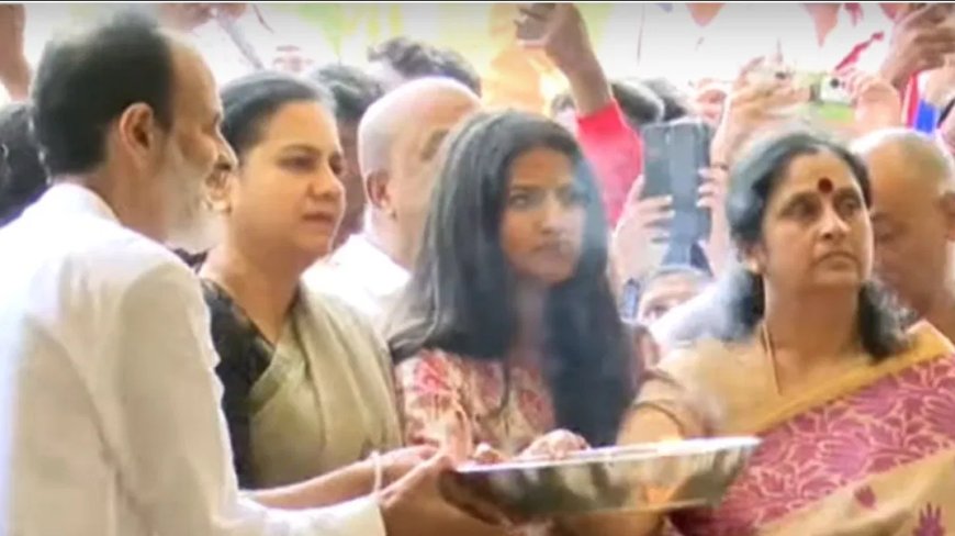 ಮಕ್ಕಳ ಜೊತೆ ಪುನೀತ್ ಸಮಾಧಿಗೆ ಪೂಜೆ ಸಲ್ಲಿಸಿದ ಅಶ್ವಿನಿ ಪುನೀತ್ ರಾಜಕುಮಾರ್