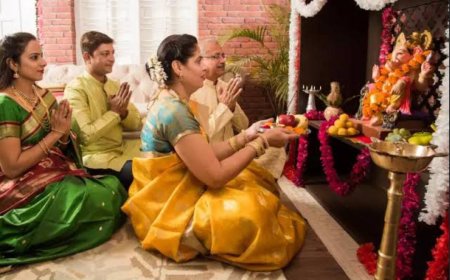 ನಿಮಗಿದು ಗೊತ್ತಾ!? ದೇವರ ಕೋಣೆಯಲ್ಲಿ ಈ ಹೂವುಗಳನ್ನಿಟ್ಟರೆ  ಲಕ್ಷ್ಮಿ ಬರುತ್ತಾಳಂತೆ!