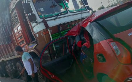 ಬೆಳ್ಳಂಬೆಳಗ್ಗೆ ಭೀಕರ ರಸ್ತೆ ಅಪಘಾತ: ಲಾರಿ ಡಿಕ್ಕಿಯಾಗಿ ಕಾರಿನಲ್ಲಿದ್ದ ಐವರು ಸ್ಥಳದಲ್ಲೇ ಸಾವು.!