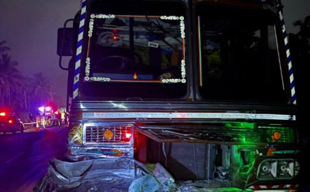 ಕಾರು - ಲಾರಿ ನಡುವೆ ಮುಖಾಮುಖಿ ಡಿಕ್ಕಿ: ಮೂವರು ಸ್ಥಳದಲ್ಲೇ ಸಾವು!