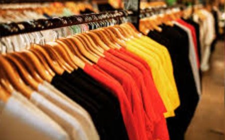 ಹಳೆ ಬಟ್ಟೆ ಎಸೆಯೋದು ಅಥವಾ ದಾನ ಮಾಡುವುದು.. ಇದರಲ್ಲಿ ಯಾವುದು ಒಳ್ಳೆಯದು ಗೊತ್ತಾ?