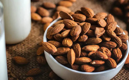 ಬಾದಾಮಿ ತಿಂದ್ರೆ ಒಳ್ಳೆಯದು ಏಕೆ ಗೊತ್ತಾ.? ಪ್ರತಿಯೊಬ್ಬರು ತಿಳಿಯಲೇ ಬೇಕಾದ ವಿಚಾರವಿದು!