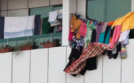 ಮಳೆಗಾಲದಲ್ಲಿ ಒದ್ದೆ ಬಟ್ಟೆಯಿಂದ ವಾಸನೆ ಬರ್ತಾಯಿದಿಯಾ? ಚಿಂತಿಸಬೇಡಿ ಇಲ್ಲಿದೆ ಸುಲಭ ಪರಿಹಾರ