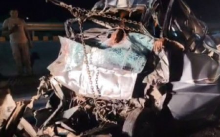 ಎಕ್ಸ್’ಪ್ರೆಸ್’ವೇನಲ್ಲಿ ಭೀಕರ ಅಪಘಾತ: ಕಾರು ಲಾರಿಗೆ ಡಿಕ್ಕಿ - ಆರು ಮಂದಿ ದುರ್ಮರಣ