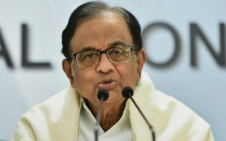 ಉಗ್ರರು ನಮ್ಮಲ್ಲೇ ಇರಬಹುದು, ಪಾಕಿಸ್ತಾನದಿಂದಲೇ ಬಂದರೆಂದು ಏಕೆ ಅನ್ಕೋತೀರಿ? - ʻಕೈʼ ನಾಯಕನ ವಿವಾದ!