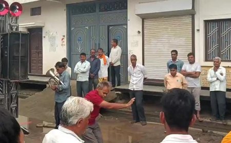 ಸ್ನೇಹಿತನ ಅಂತ್ಯಕ್ರಿಯೆಯಲ್ಲಿ ಕುಣಿದು ಕುಪ್ಪಳಿಸಿದ ವ್ಯಕ್ತಿ: ಬೆಟ್ಟದಷ್ಟು ದುಖಃ ಇದ್ರೂ ಹೀಗೆ ಮಾಡಿದ್ಯಾಕೆ?