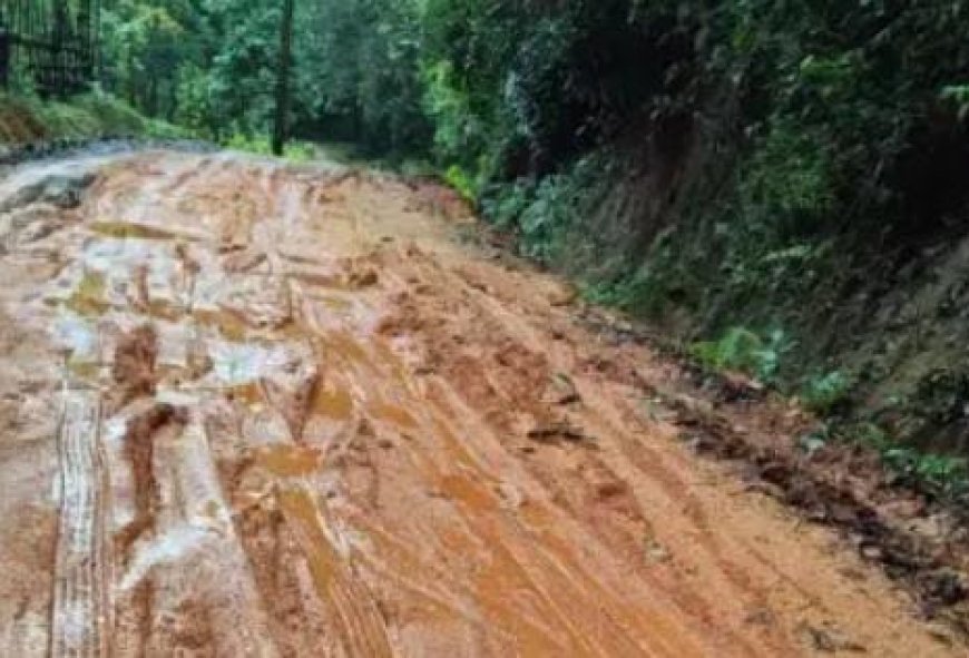 ಶಾಲೆಗೆ ಹೋಗಲು ಕಷ್ಟ ಆಗ್ತಿದೆ: ರಸ್ತೆಗಾಗಿ ಮೋದಿಗೆ ಪತ್ರ ಬರೆದ 8ನೇ ತರಗತಿ ವಿದ್ಯಾರ್ಥಿನಿ!