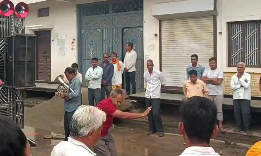 ಸ್ನೇಹಿತನ ಅಂತ್ಯಕ್ರಿಯೆಯಲ್ಲಿ ಕುಣಿದು ಕುಪ್ಪಳಿಸಿದ ವ್ಯಕ್ತಿ: ಬೆಟ್ಟದಷ್ಟು ದುಖಃ ಇದ್ರೂ ಹೀಗೆ ಮಾಡಿದ್ಯಾಕೆ?