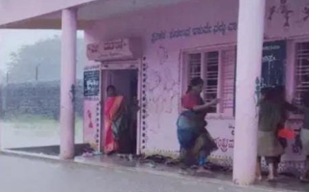 ವಿಜಯಪುರದಲ್ಲಿ ಧಾರಾಕಾರ ಮಳೆ: ಜಲಾವೃತಗೊಂಡ ಸರ್ಕಾರಿ ಶಾಲೆ, ವಿದ್ಯಾರ್ಥಿಗಳು ಪರದಾಟ!