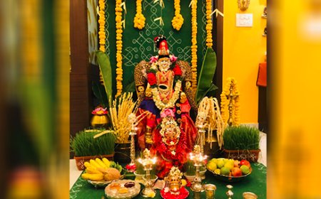 ಇಂದು ನಾಡಿನೆಲ್ಲೆಡೆ ವರಮಹಾಲಕ್ಷ್ಮೀ ಹಬ್ಬ: ಈ ಮಂತ್ರ ಪಠಿಸಿದರೆ ಐಶ್ವರ್ಯ, ಅದೃಷ್ಟ ನಿಮ್ಮದಾಗುತ್ತೆ!