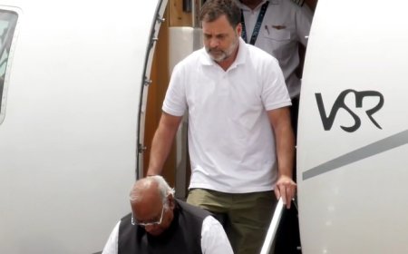 Rahul in Bengaluru: ಸ್ಪೆಷಲ್ ಫ್ಲೈಟ್ʼನಲ್ಲಿ ಖರ್ಗೆ ಜೊತೆ ಬೆಂಗಳೂರಿಗೆ ಬಂದ ರಾಹುಲ್ ಗಾಂಧಿ..!
