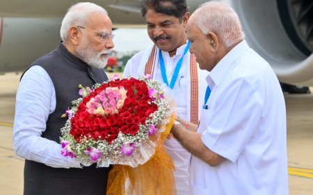 ವಿಶೇಷ ವಿಮಾನದಲ್ಲಿ ಬಂದಿಳಿದ ಮೋದಿ: ಪ್ರಧಾನಿಗೆ ಸ್ವಾಗತ ಕೋರಿದ ಯಡಿಯೂರಪ್ಪ