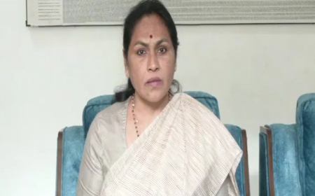 ಡೆಡ್‍ಲೈನ್ ಸಾಯುತ್ತಿದೆಯೇ ಹೊರತು ಅಭಿವೃದ್ಧಿ ಆಗುತ್ತಿಲ್ಲ: ಶೋಭಾ ಕರಂದ್ಲಾಜೆ ಆಕ್ಷೇಪ