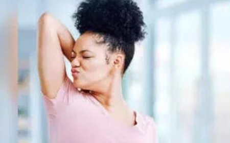 ಬೆವರಿನ ಕೆಟ್ಟ ಸ್ಮೆಲ್ ನಿಮ್ಮನ್ನು ಮುಜುಗರಕ್ಕೀಡು ಮಾಡ್ತಿದ್ಯಾ? ಹಾಗಿದ್ರೆ ಈ ಟಿಪ್ಸ್ ಫಾಲೋ ಮಾಡಿ