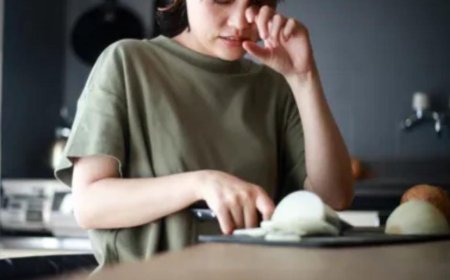 ಈರುಳ್ಳಿ ಕತ್ತರಿಸುವಾಗ ಕಣ್ಣೀರು ಸಾಮಾನ್ಯ.. ಆದ್ರೆ ಎಚ್ಚರ ತಪ್ಪಿದ್ರೆ ದೃಷ್ಟಿ ಹೋಗತ್ತೆ!