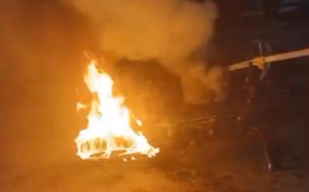 ಚಾರ್ಜ್ ಹಾಕಿದ್ದ ಎಲೆಕ್ಟ್ರಿಕ್ ಬೈಕ್ ಏಕಾಕಾಕಿ ಸ್ಫೋಟ: ಧಗಧಗಿಸಿ ಹೊತ್ತಿ ಉರಿದ EV ಬೈಕ್