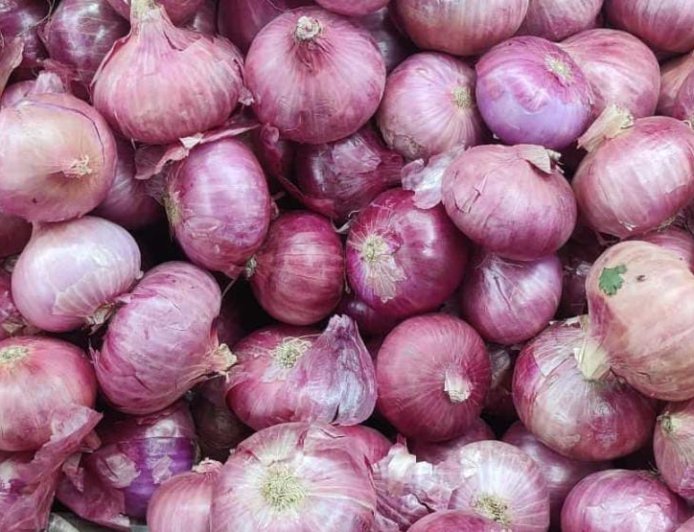 ಈರುಳ್ಳಿ ಬೆಲೆ ಕುಸಿತ: ಕಣ್ಣೀರಲ್ಲಿ “ಅನ್ನದಾತ”! ಬೆಂಬಲ ಬೆಲೆ ನೀಡುವಂತೆ ಆಗ್ರಹ