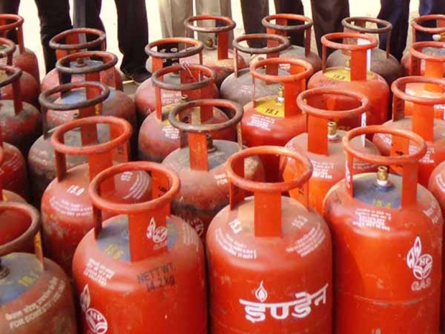 ಹಬ್ಬದ ದಿನವೇ ದೇಶದ ಜನತೆಗೆ ಬಿಗ್‌ ಶಾಕ್! ಇಂದಿನಿಂದ LPG ಸಿಲಿಂಡರ್ ಬೆಲೆ ಭಾರೀ ಏರಿಕೆ! 