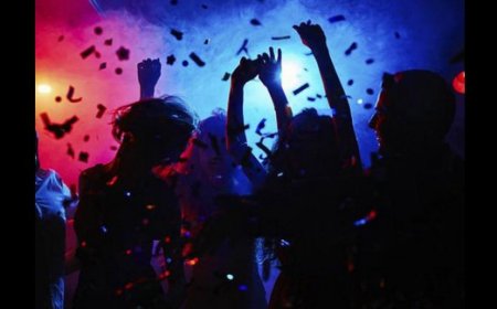 ರೇವ್ ಪಾರ್ಟಿ ಅಡ್ಡೆ ಮೇಲೆ ಪೊಲೀಸರು ದಾಳಿ: 35 ಯುವತಿಯರು ಸೇರಿ 115 ಜನರು ವಶಕ್ಕೆ.!